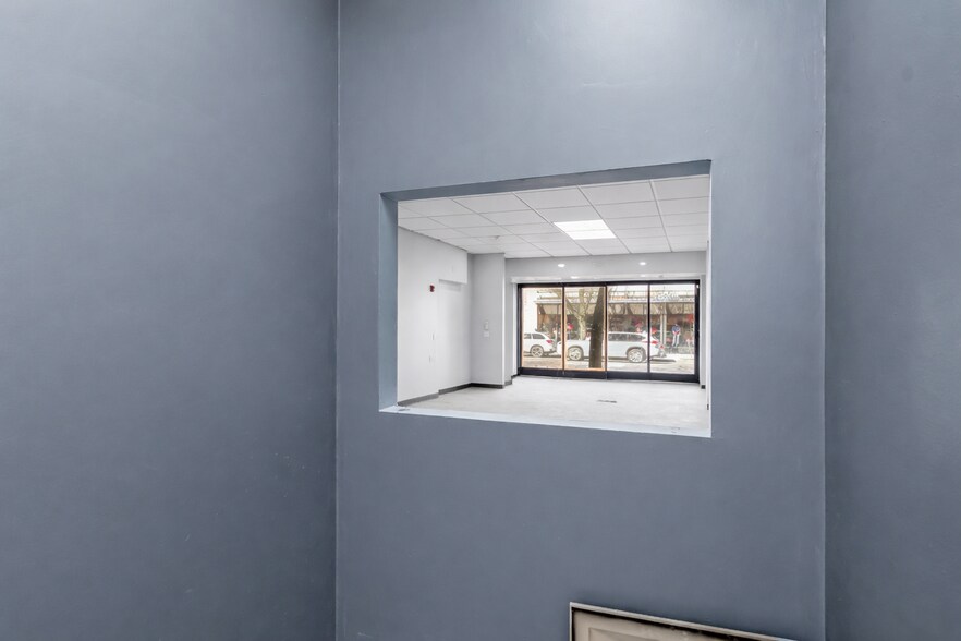 More Photos Of 464-468 Essex St @ Hampshire st, Lawrence Office For Sale