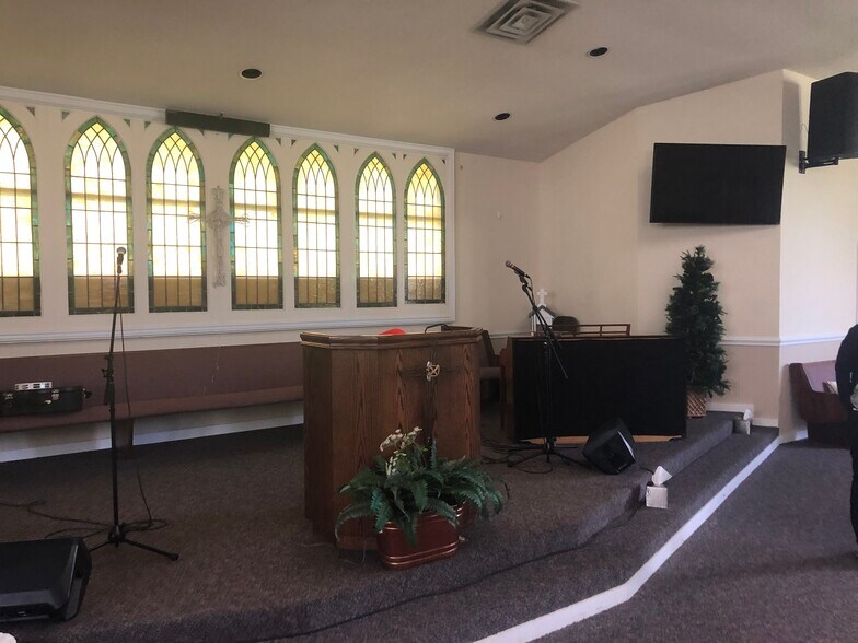 More Photos Of 31 Calhoun Ave, Greenville Religious Facility For Lease