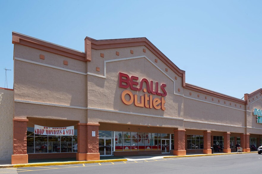More Photos Of 135 Town and Country Dr, Palatka General Retail For Lease
