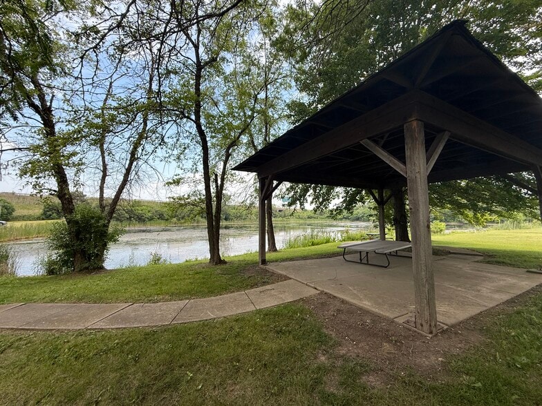 More Photos Of 28085 N Ashley Cir, Libertyville Medical For Sale