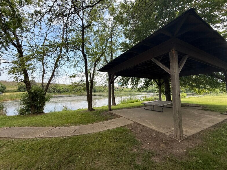 More Photos Of 28085 N Ashley Cir, Libertyville Medical For Sale