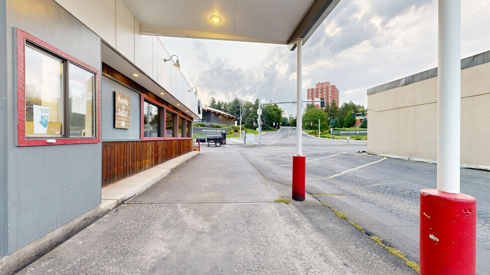 More Photos Of 1005 E Main St, Pullman Restaurant For Sale