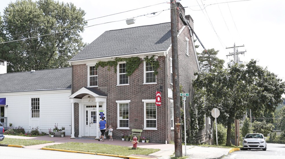 Primary Photo Of 201 E Main St, Ligonier Township Storefront Retail Office For Lease