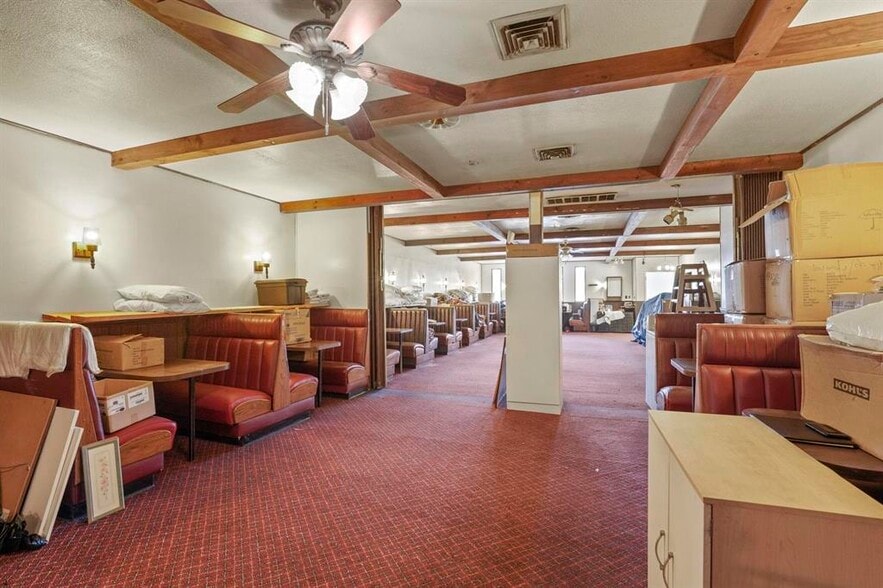 More Photos Of 924 W Highway 2, Newport Hotel For Sale