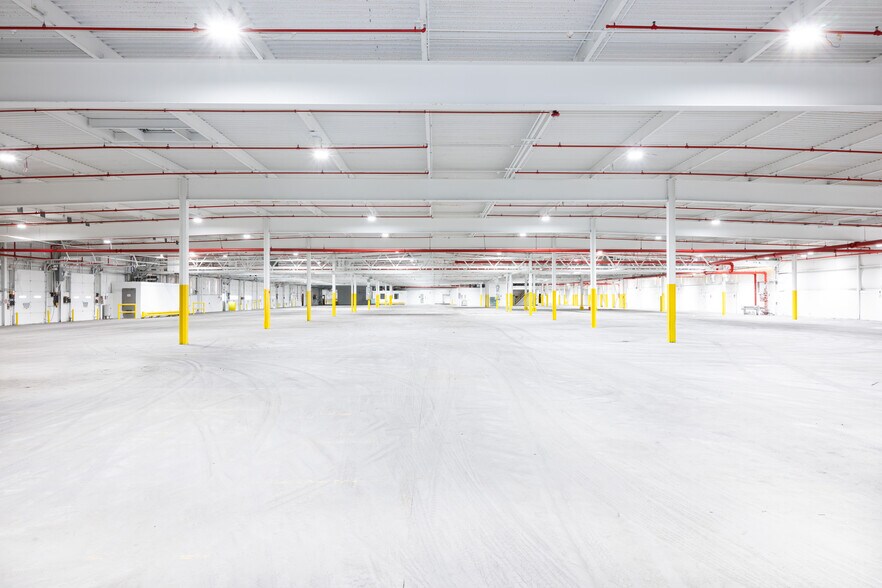 More Photos Of 4250 Bells Ln, Louisville Manufacturing For Lease