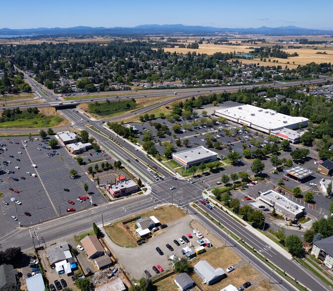 More Photos Of 4235-4275 Barger Dr, Eugene Storefront For Lease