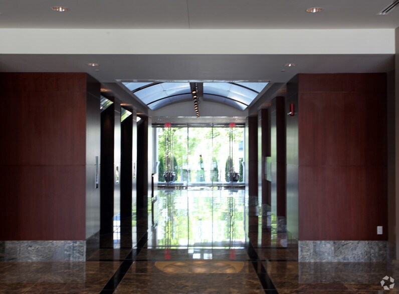 More Photos Of 6070 Poplar Ave, Memphis Office For Lease