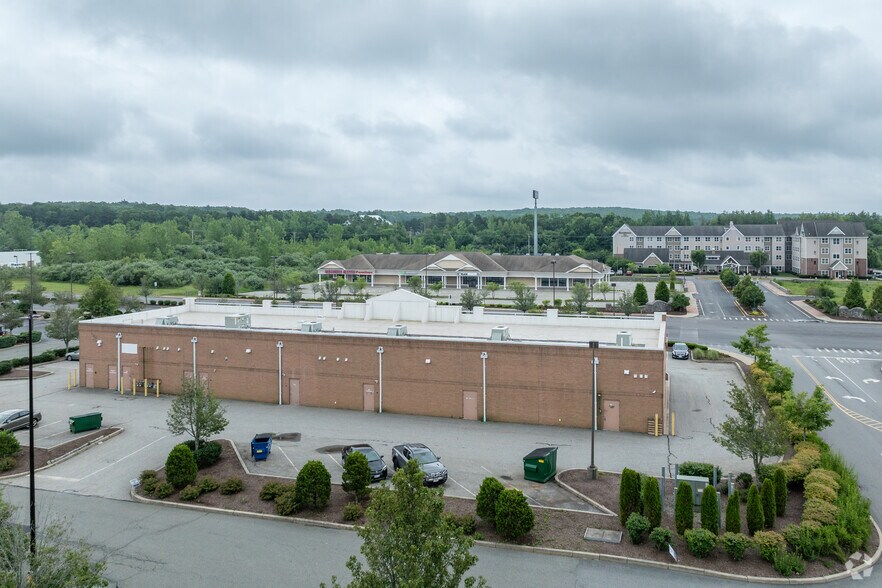 More Photos Of 670-678 Centre Of New England Blvd, Coventry Freestanding For Lease