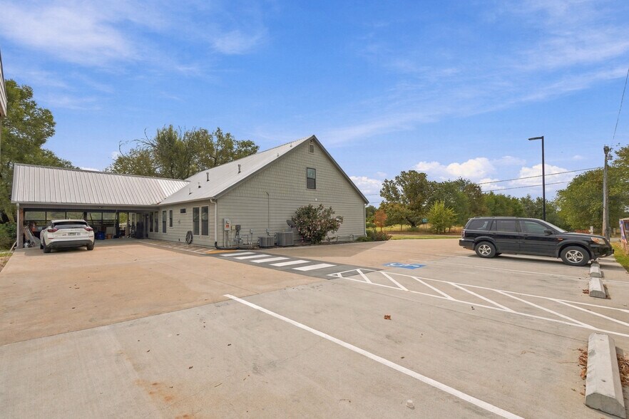 More Photos Of 5876 Elm Springs Rd, Elm Springs Office For Lease