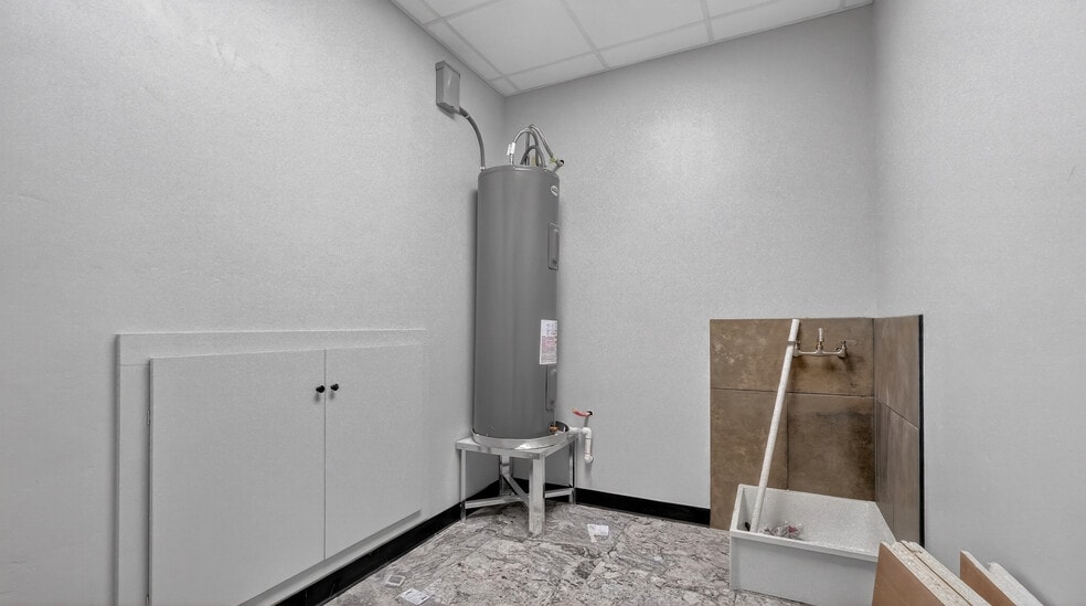 More Photos Of 16510 W Basin St, Odessa Warehouse For Sale