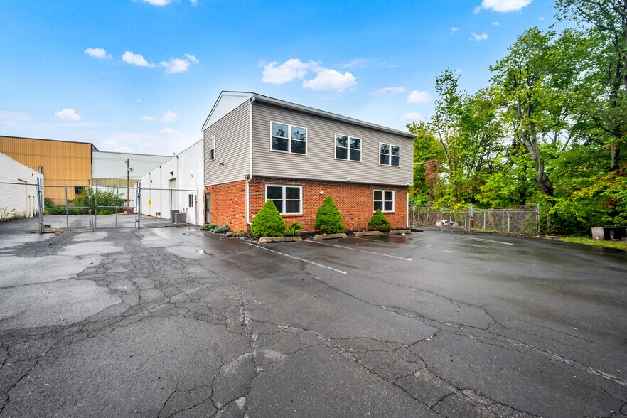 More Photos Of 2168 Bennett Rd, Philadelphia Warehouse For Lease