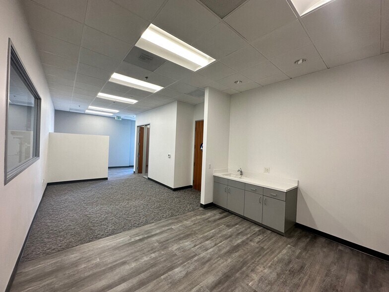 More Photos Of 301-445 N Figueroa St, Wilmington Warehouse For Lease