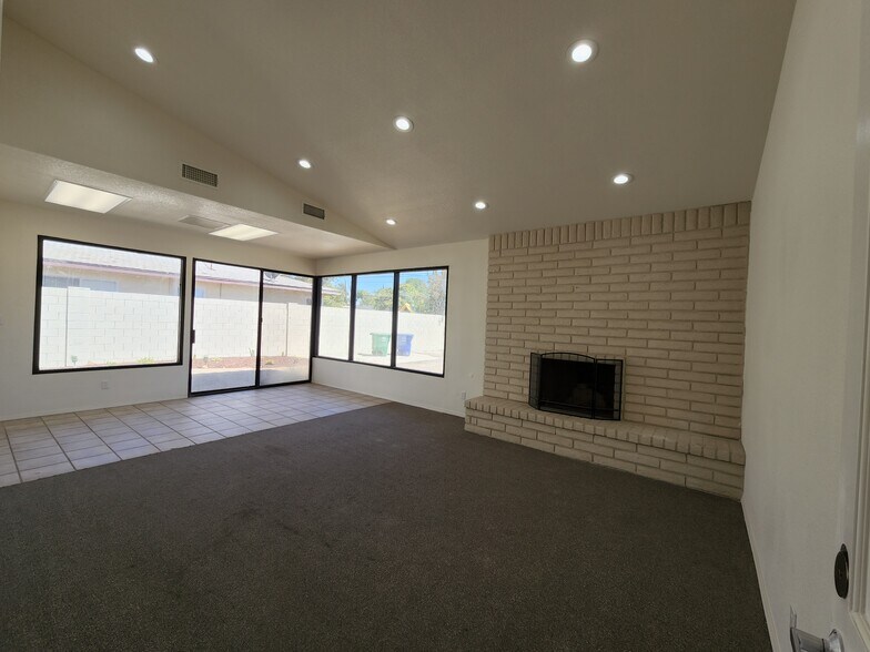 More Photos Of 445 W Dakota Ave, Fresno Office Residential For Sale