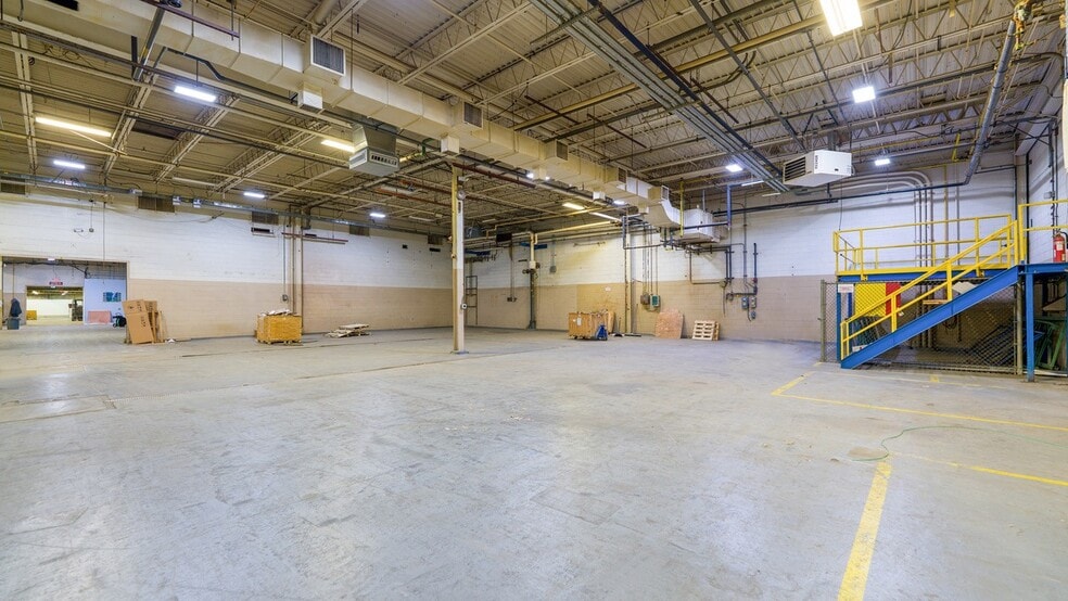 More Photos Of 128 Bingham Rd, Asheville Light Manufacturing For Lease