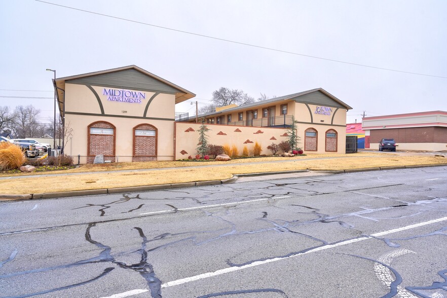 Primary Photo Of 1207 W Gore Blvd, Lawton Apartments For Sale