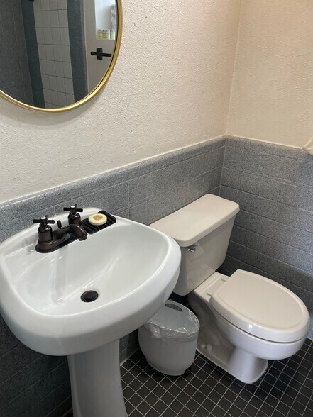 More Photos Of 105 8th Ave, Greeley Hotel For Sale