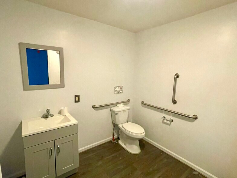 More Photos Of 714 Midland Ave, Midland Storefront Retail Residential For Lease