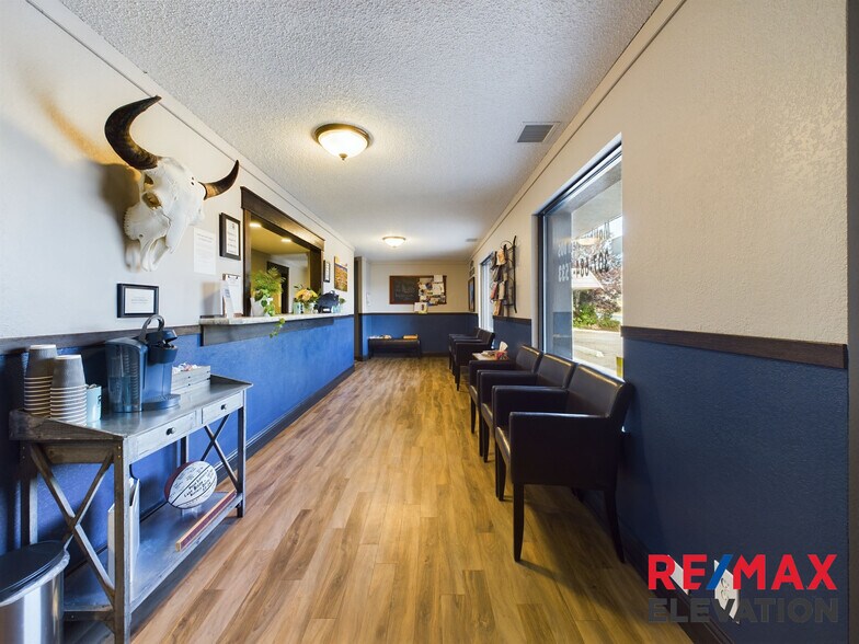 More Photos Of 915 W Fetterman St, Buffalo Office For Sale