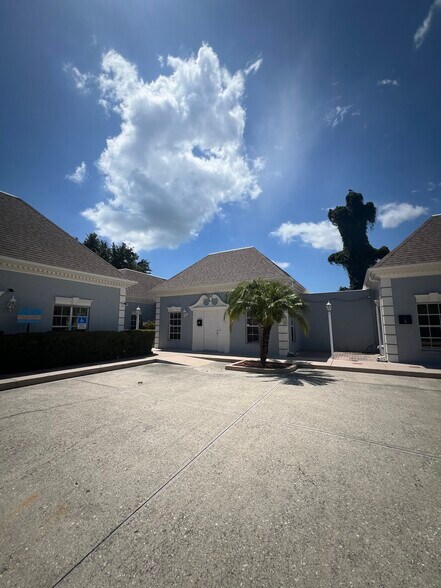 More Photos Of 205 Montgomery Ave, Sarasota Office For Sale