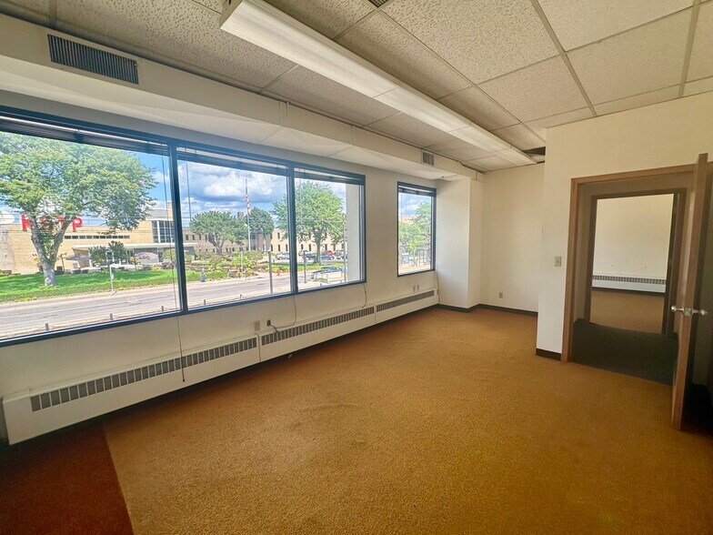 More Photos Of 3410-3430 SE University Ave, Minneapolis General Retail For Sale