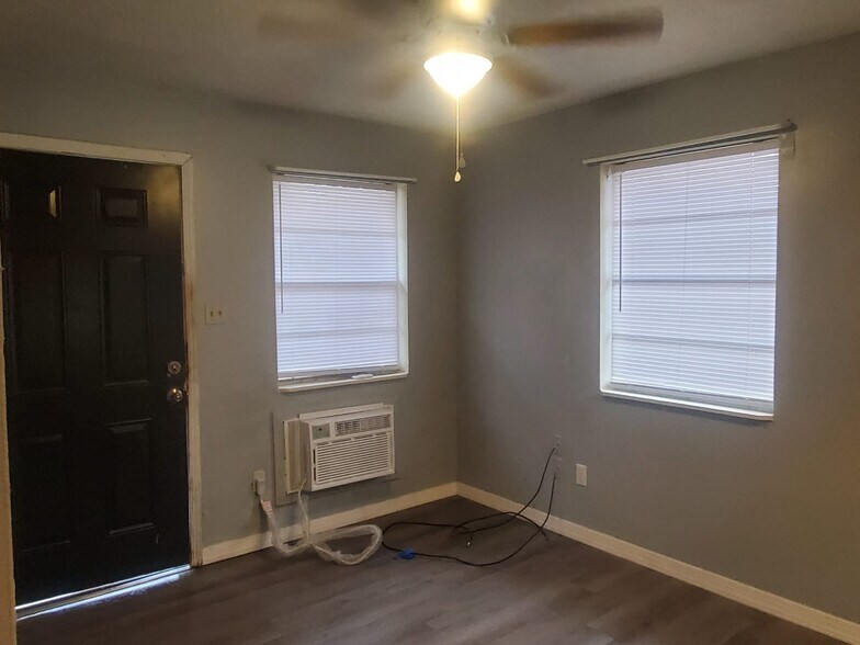 More Photos Of 2100-2108 Sidney St, Pine Bluff Apartments For Sale