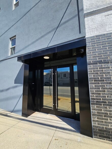 More Photos Of 36-50 Lakeville Rd, New Hyde Park Office For Lease