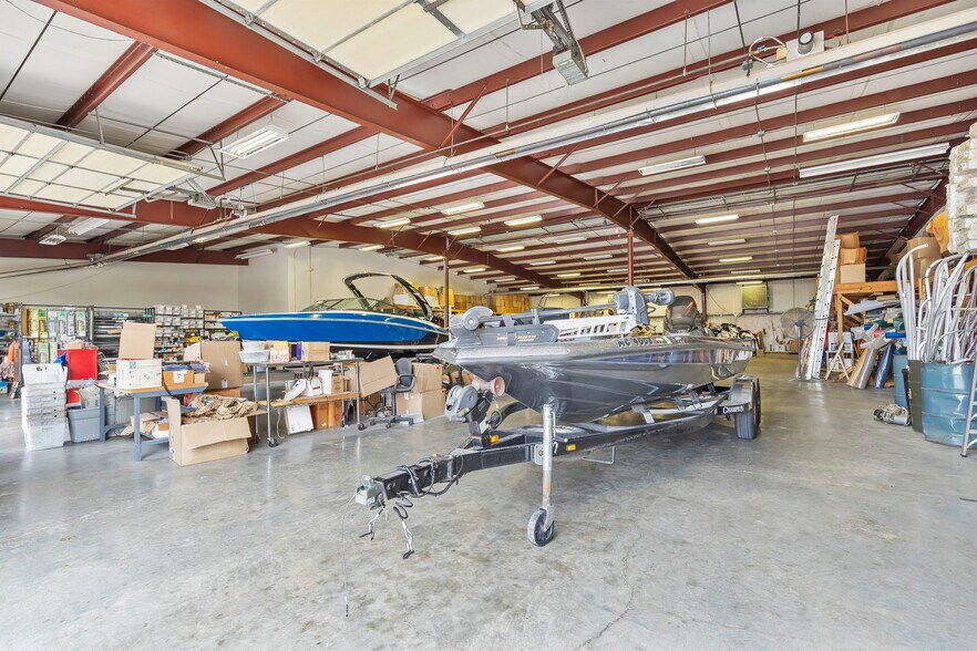 More Photos Of 5410 S Daniel St, Battlefield Manufacturing For Sale