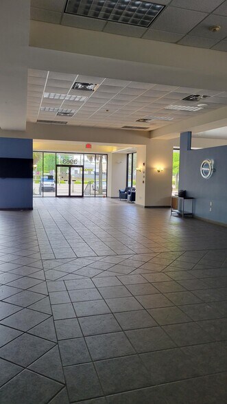 More Photos Of 3963 W Tennessee St, Tallahassee Auto Dealership For Lease