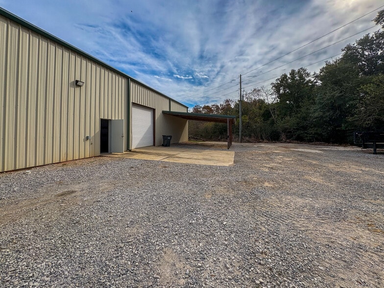 More Photos Of 725 Cardinal Cir, Summerdale Industrial For Lease
