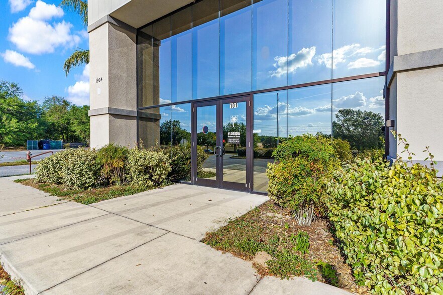 More Photos Of 1904 Thomas Ave, Leesburg Office For Sale