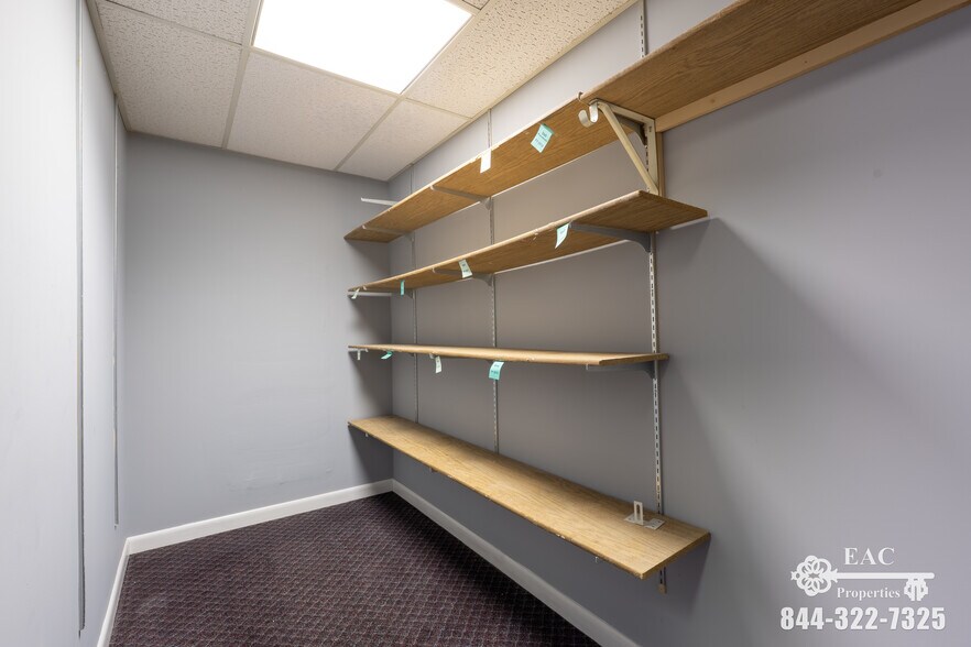 More Photos Of 22 Commerce Rd, Newtown Light Manufacturing For Lease