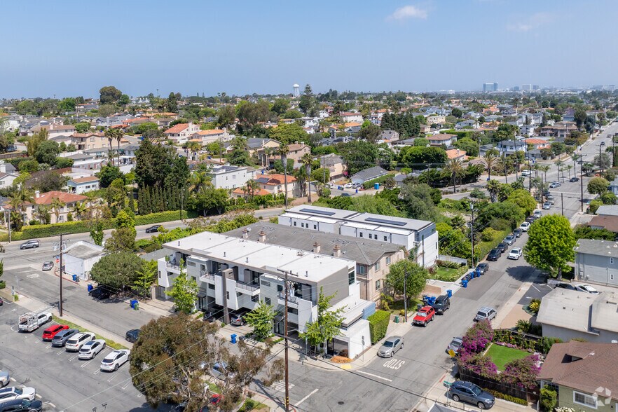 More Photos Of 627 Aviation Way, Manhattan Beach Loft Creative Space For Lease