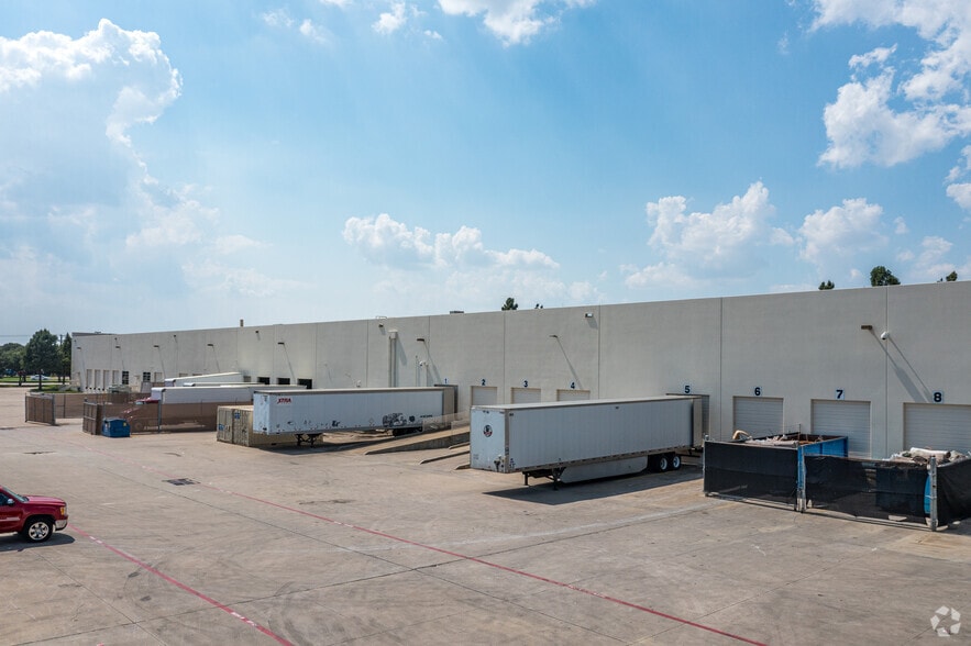 More Photos Of 1645 Wallace Dr, Carrollton Warehouse For Lease