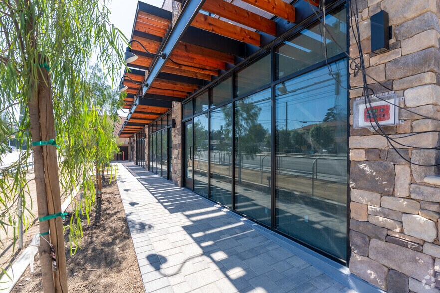 More Photos Of 9668 Sunland Blvd, Shadow Hills Medical For Lease