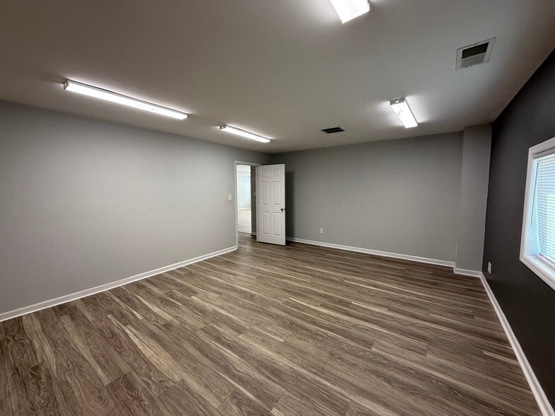 More Photos Of 3738 Boone Trl, Fayetteville Office For Sale