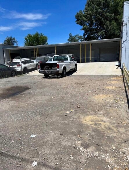 More Photos Of 204 Thompson Ave, Fredericksburg Warehouse For Lease