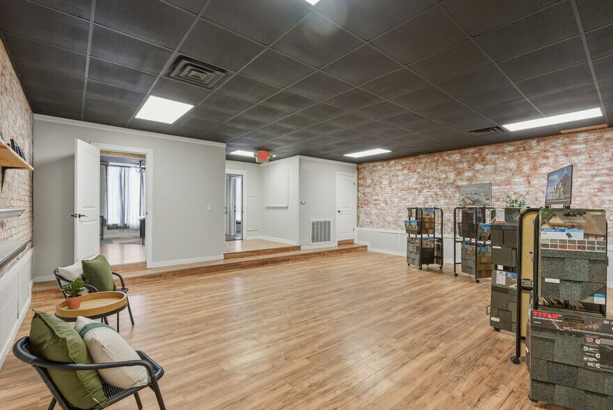 More Photos Of 302 N Main St, Newton Office Residential For Sale