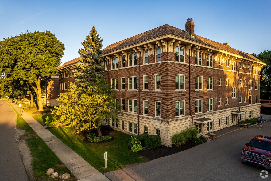 More Photos Of 218 Twin Oaks Rd, Akron Apartments For Sale