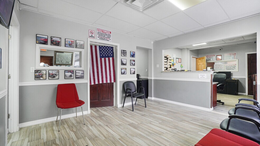 More Photos Of 10 Jerusalem Ave, Hempstead Auto Repair For Sale