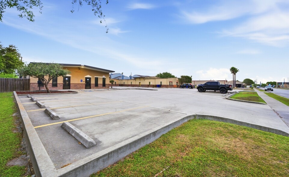 More Photos Of 5502 Burnham Dr, Corpus Christi Loft Creative Space For Lease