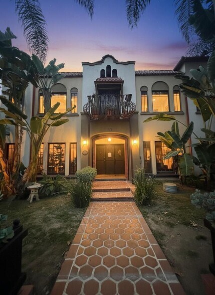 More Photos Of 137 N Kenmore Ave, Los Angeles Multifamily For Sale