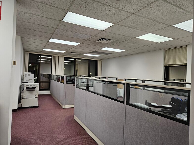 More Photos Of 1258 S Washington Ave, Saginaw Office For Sale