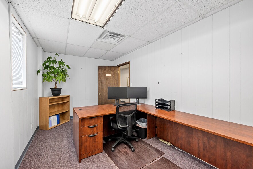 More Photos Of 813 E Lincolnway, Cheyenne Office For Sale