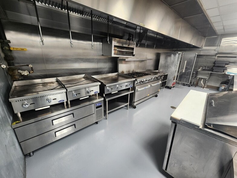 More Photos Of 122 Main St, Thomson General Retail For Sale