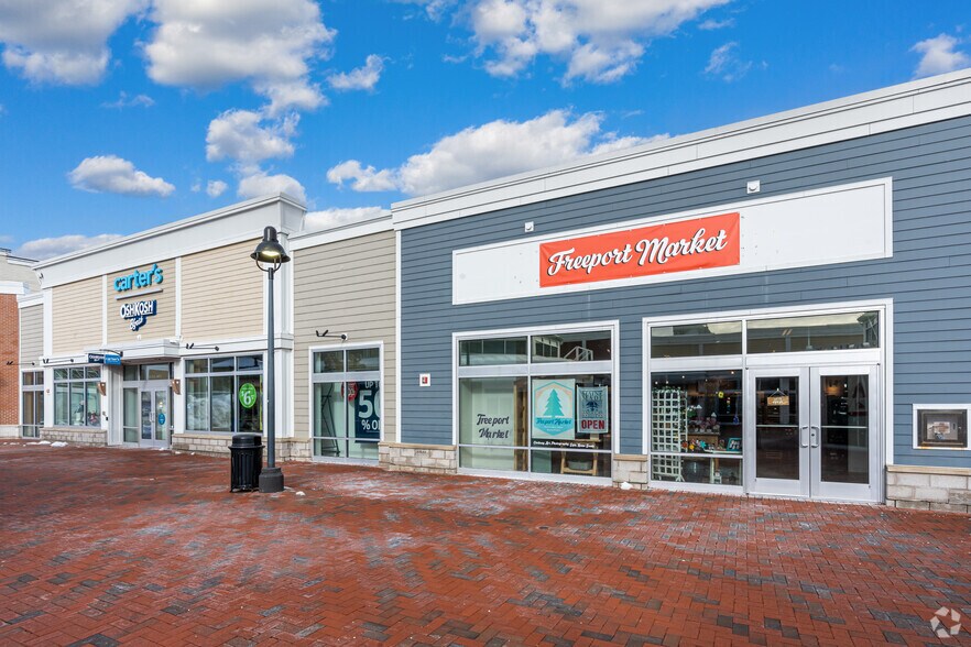 More Photos Of 1 Freeport Village Sta, Freeport Department Store For Lease