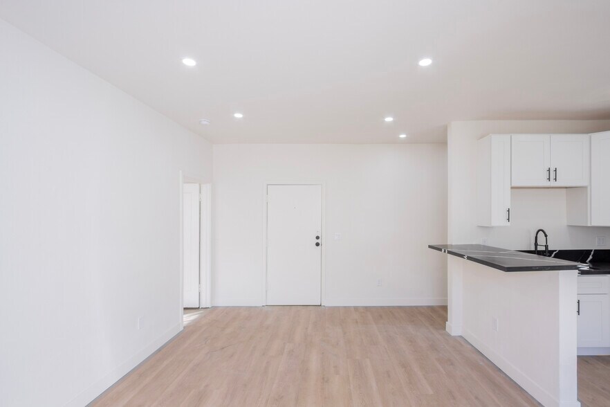 More Photos Of 1918 Grace Ave, Los Angeles Apartments For Sale