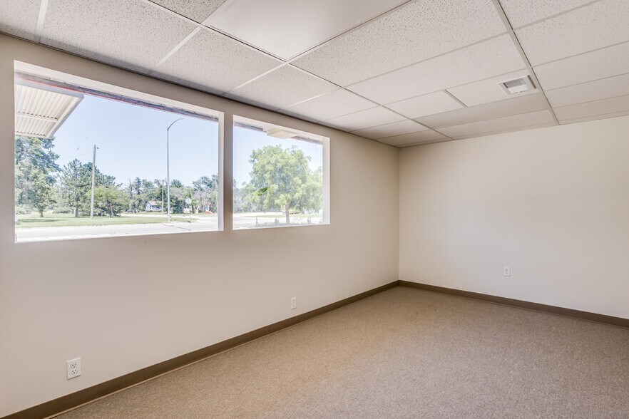 More Photos Of 2021 E 4, Hutchinson Service Station For Sale