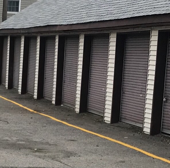 Primary Photo Of 20 Cotluss Rd, Riverdale Parking Garage For Lease