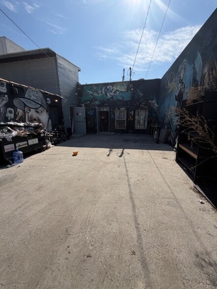 More Photos Of 7365 Melrose Ave, Los Angeles Storefront Retail Office For Lease