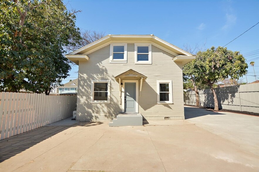 More Photos Of 1703 S Burlington Ave, Los Angeles Apartments For Sale